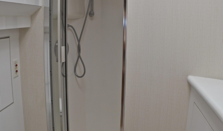 74 Hatteras Double Forward Cabin