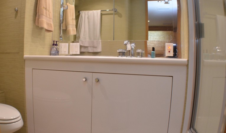 74 Hatteras Master Cabin