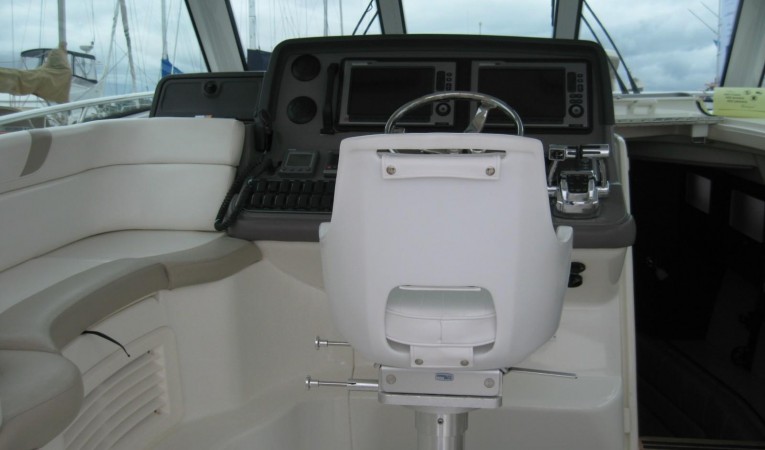 34 Boston Whaler 
