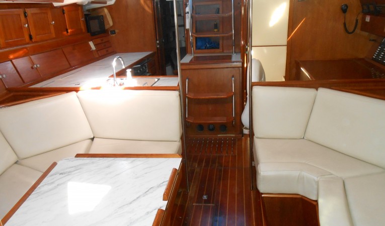 45 Hunter Salon looking aft