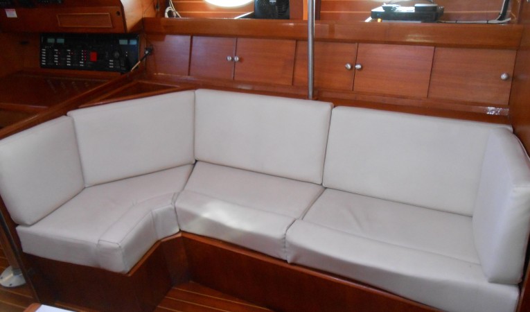 45 Hunter Port settee