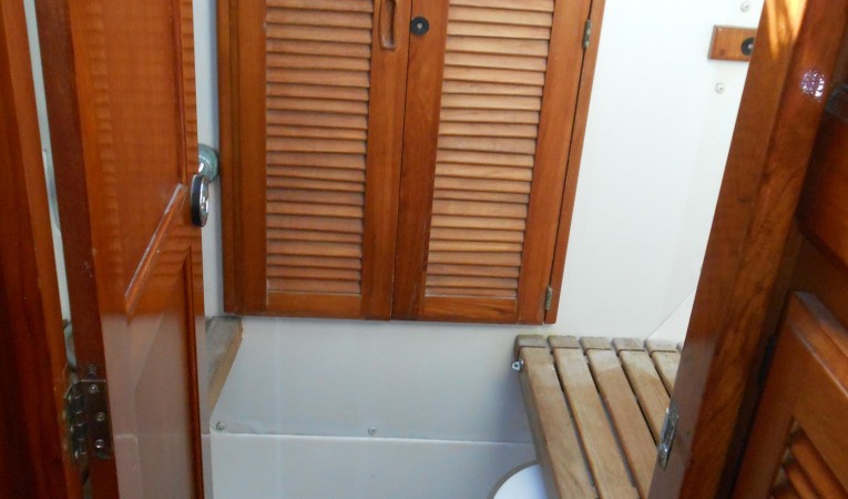 45 Hunter Forward head/shower