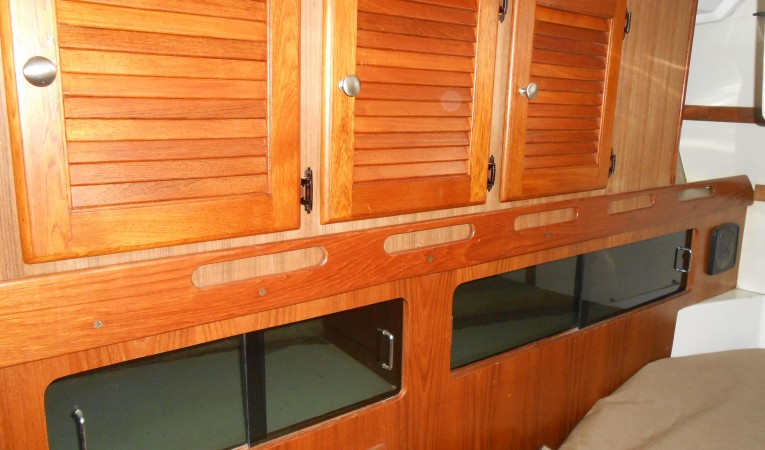 45 Hunter Aft stateroom storage