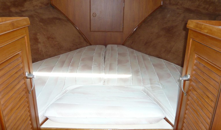 33 American Marine / Grand Banks Forward berth