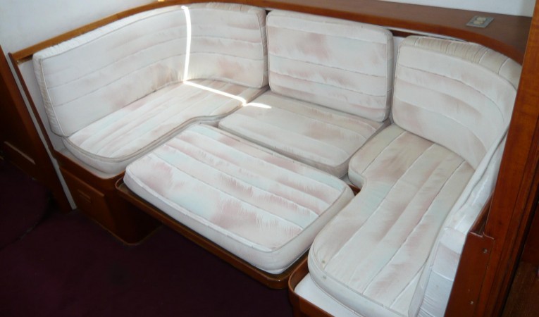 33 American Marine / Grand Banks Convertible dinette (starboard)
