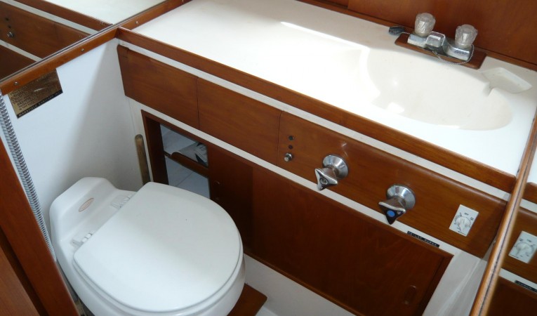 33 American Marine / Grand Banks Head