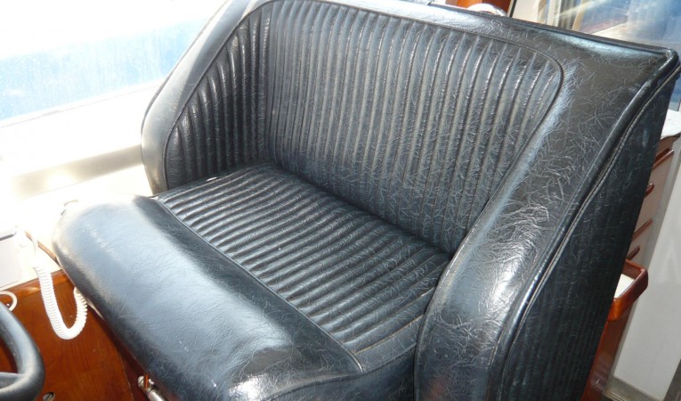 33 American Marine / Grand Banks Helmseat