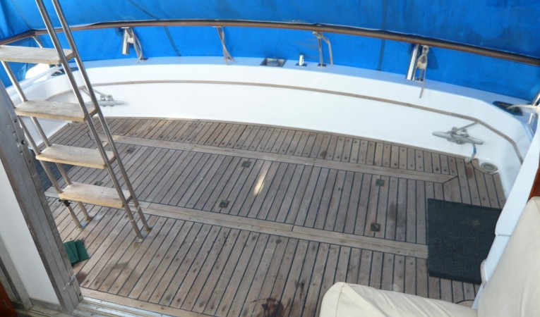 33 American Marine / Grand Banks Cockpit