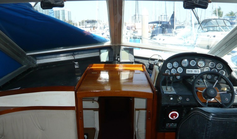 33 American Marine / Grand Banks Deckhouse forwards