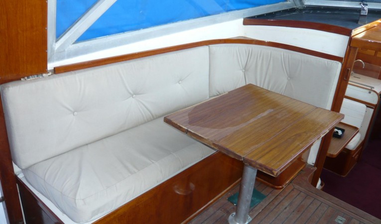 33 American Marine / Grand Banks Deckhouse seating