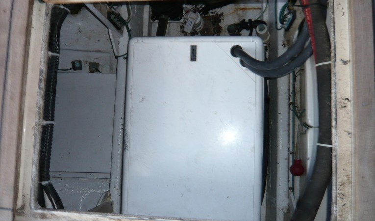 33 American Marine / Grand Banks Generator