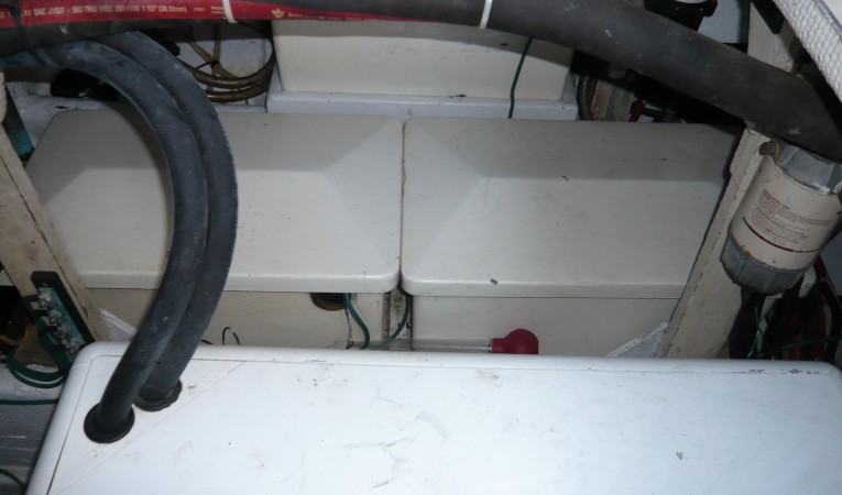 33 American Marine / Grand Banks Battery boxes