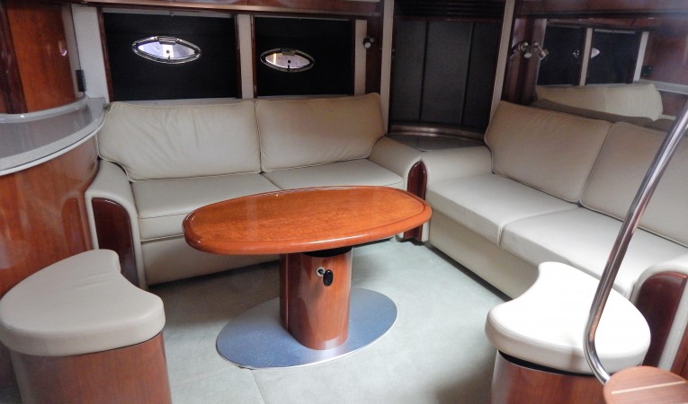 50 Sea Ray Salon - Seating Area
