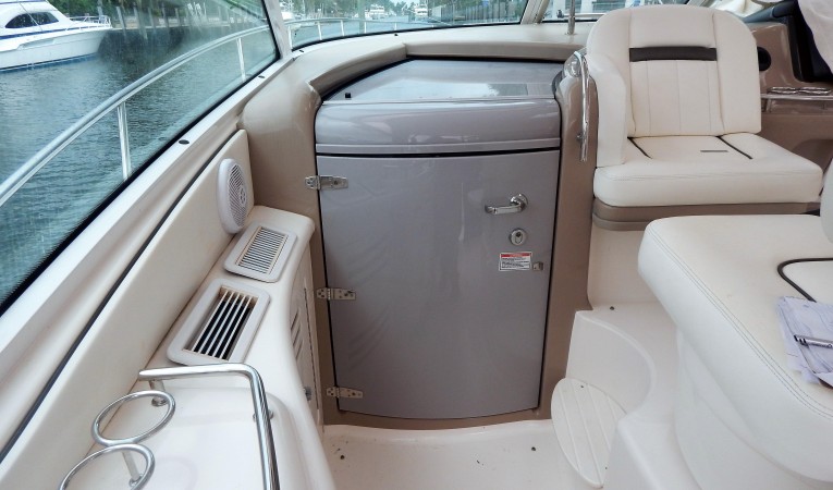 50 Sea Ray Door to Cabin