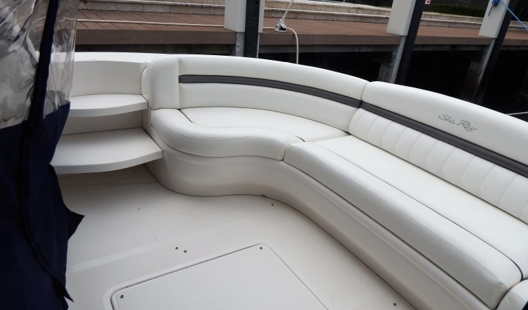 50 Sea Ray Lower cockpit