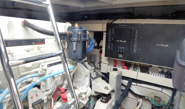 50 Sea Ray Engine room -Port side