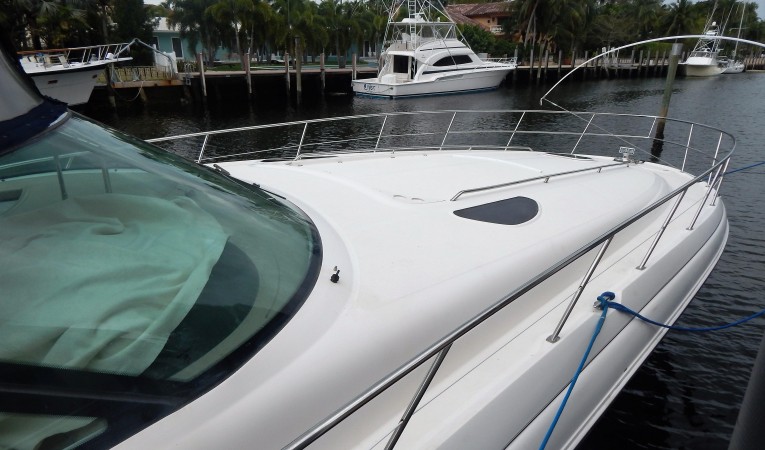 50 Sea Ray Forward deck