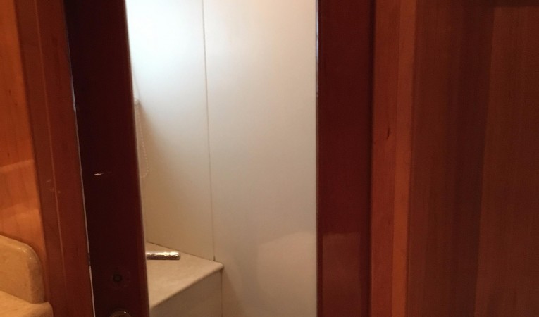 82 Monte Fino Crew shower