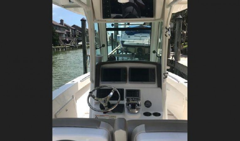 25 Boston Whaler 