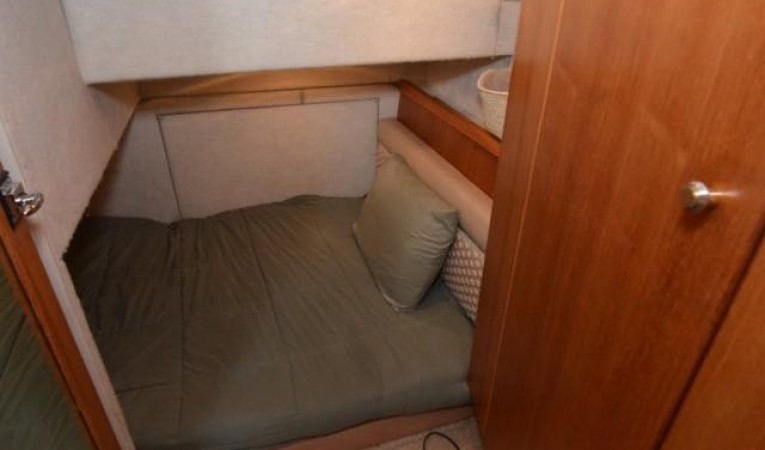 40 Bayliner Guest Stateroom