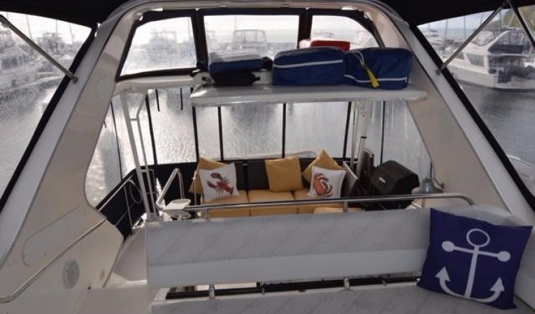 40 Bayliner FB Helm- Looking aft