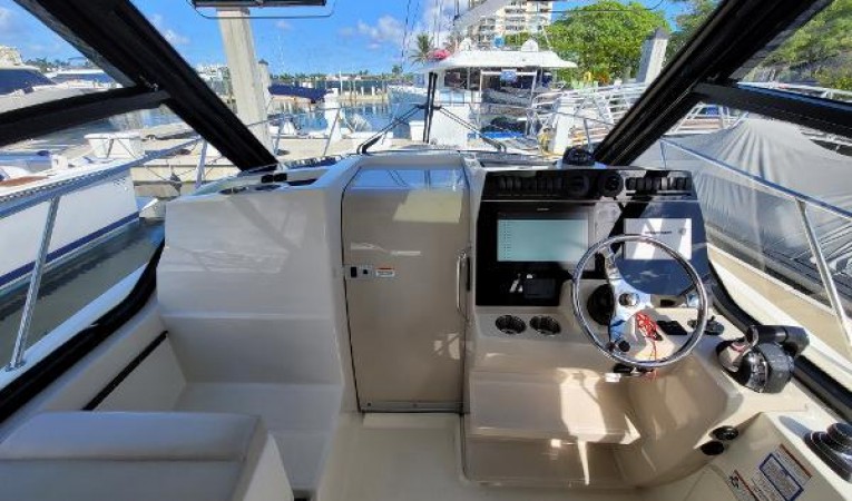 32 Boston Whaler 
