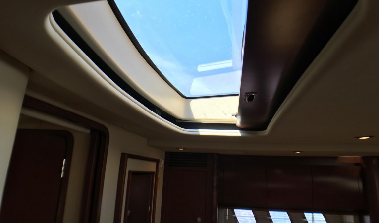 40 Sea Ray skylight