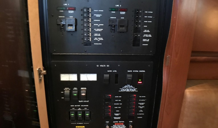 40 Sea Ray AC/DC Panel
