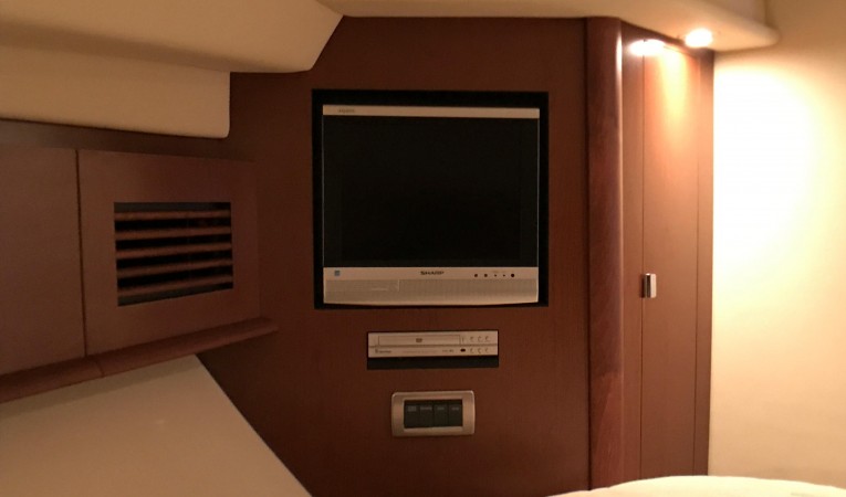 40 Sea Ray Flat Screen in Master