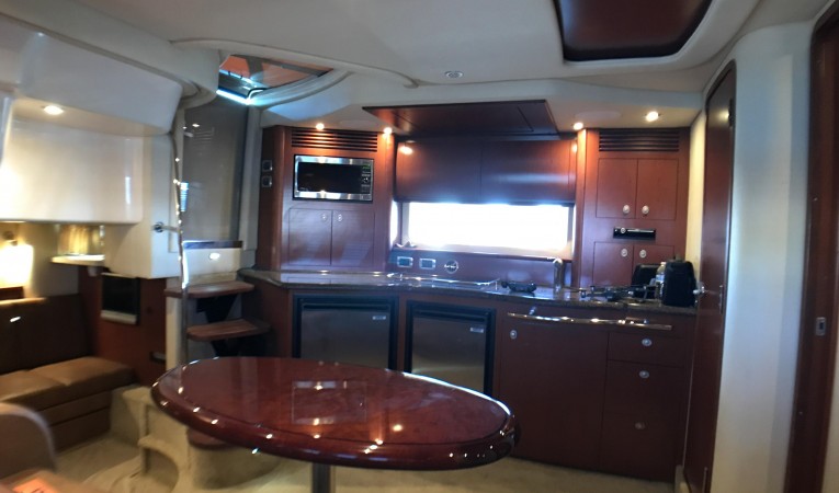 40 Sea Ray Galley