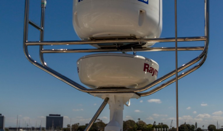 60 Farr HD TV, Sat Phone, Radar, Post