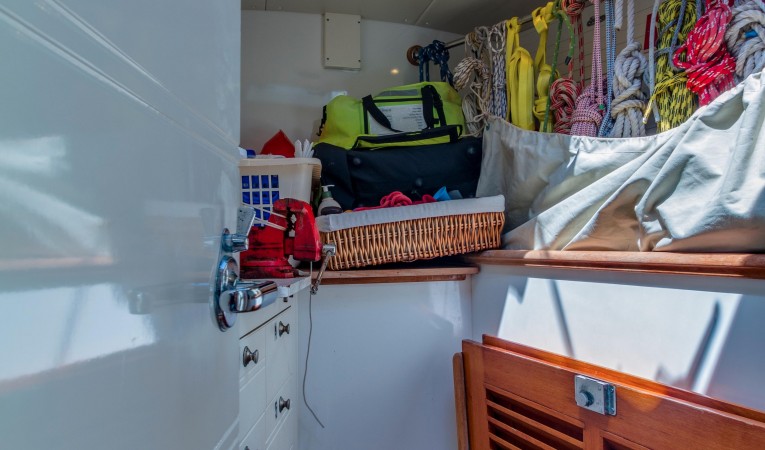 60 Farr Work Room w Pipe Berth