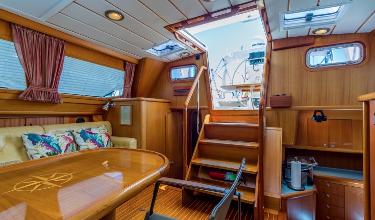 60 Farr Companion Way