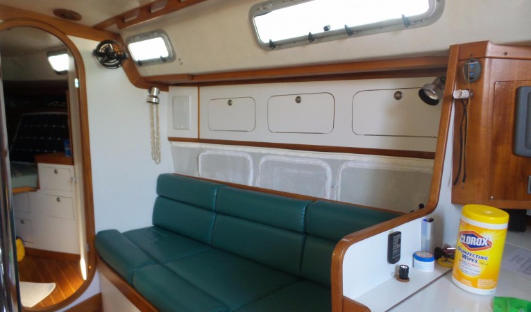40 J Boats Settee