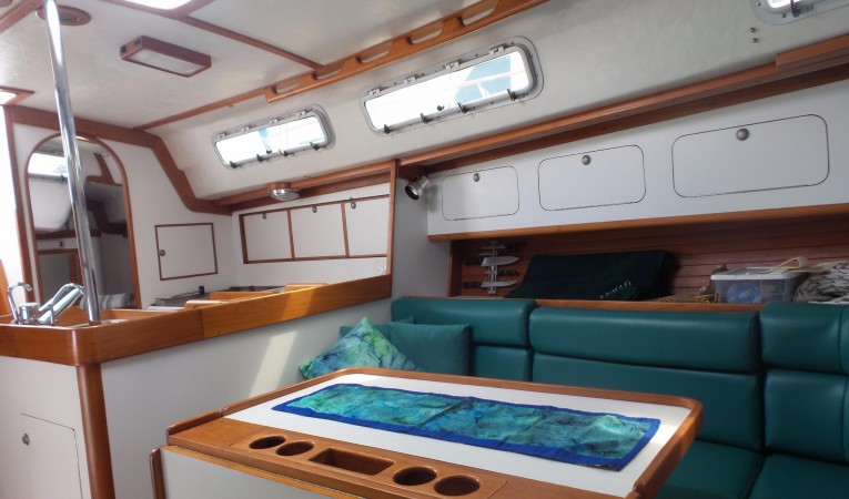 40 J Boats Dining table half up