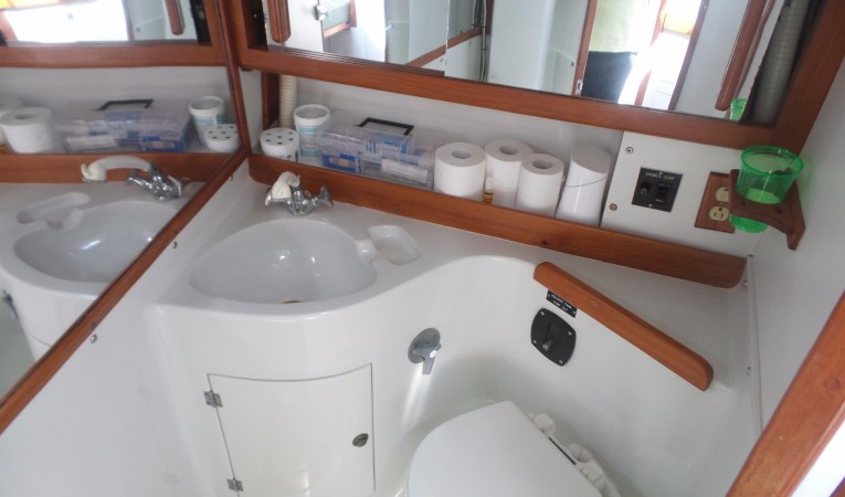 40 J Boats Forward head