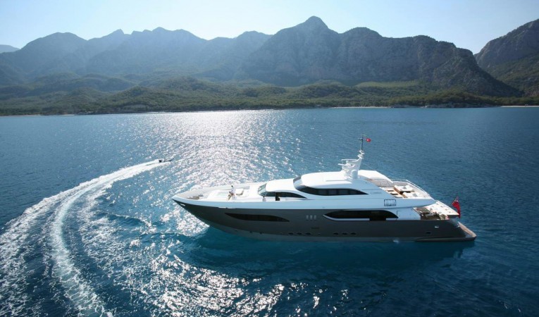 132 Tamsen Yachts Port profile