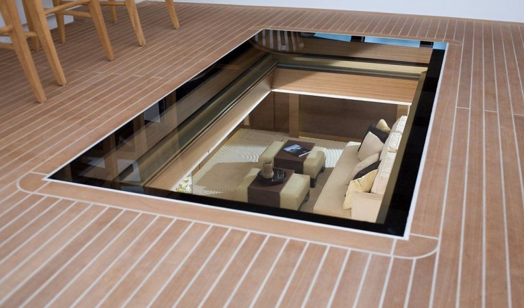132 Tamsen Yachts Sun deck sky light