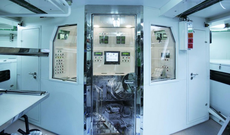 132 Tamsen Yachts Control room