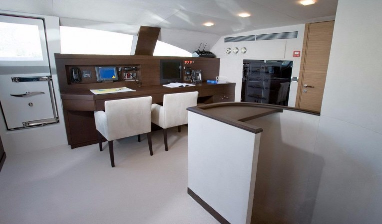 132 Tamsen Yachts Ships offie