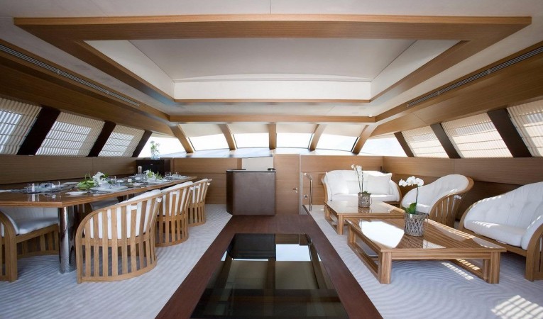 132 Tamsen Yachts Sky lounge