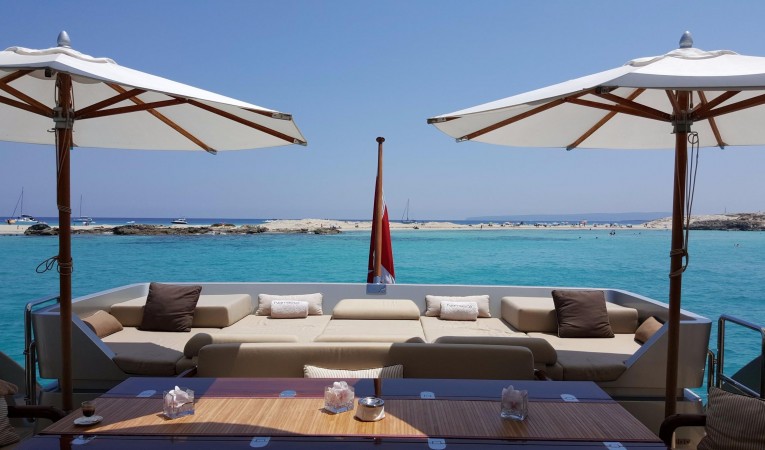 132 Tamsen Yachts Main deck aft