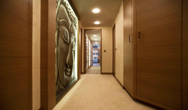 132 Tamsen Yachts Master foyer entrance