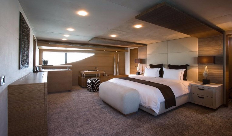 132 Tamsen Yachts Master stateroom