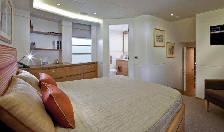 86 Cantiere delle Marche VIP Stateroom