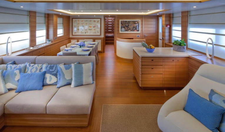 86 Cantiere delle Marche Main Salon