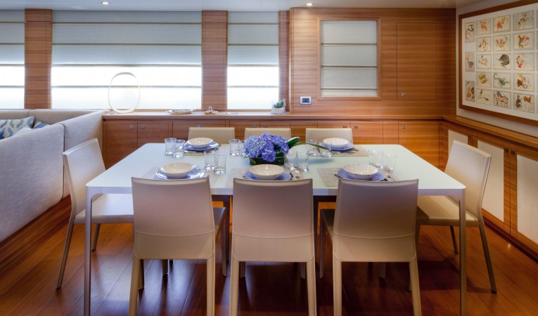 86 Cantiere delle Marche Dining