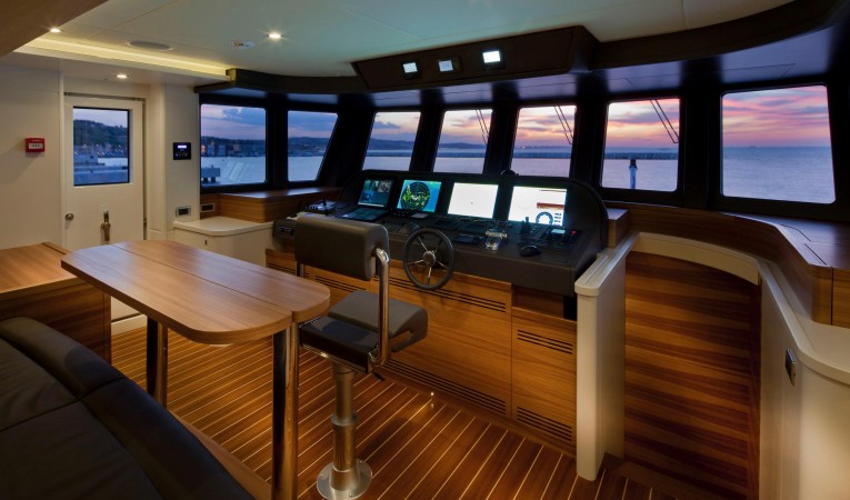 86 Cantiere delle Marche Pilothouse