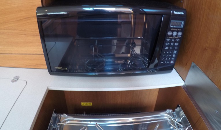 37 Jeanneau Microwave