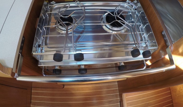 37 Jeanneau ENO two burner stove and oven
